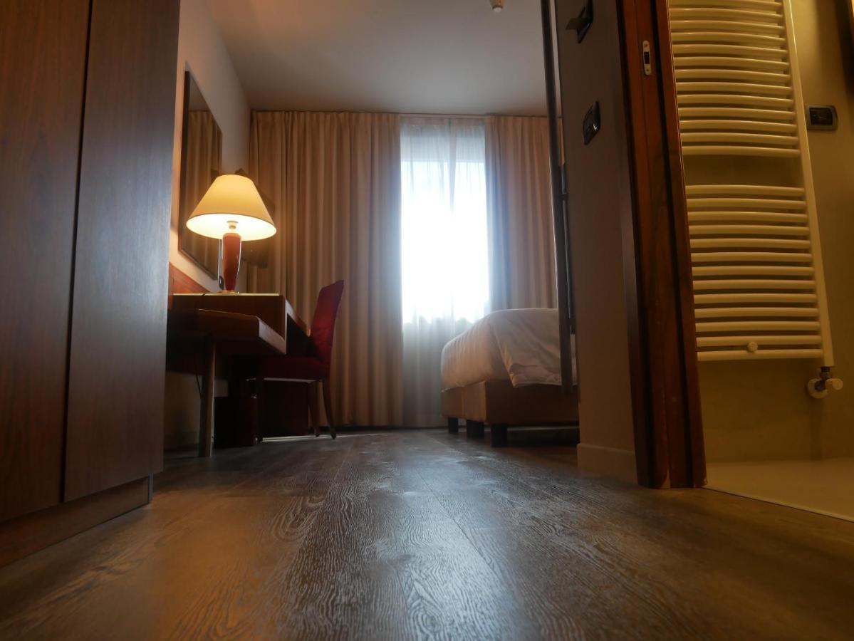 First Hotel Malpensa Case Nuove  Exteriér fotografie